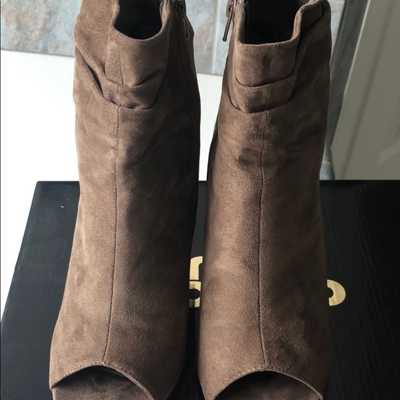 Charlotte Russe Stacked Heels - Picture 6 of 8